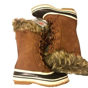 NWT Portland 3M Thinsulate Winter Boots. Size 6.5M